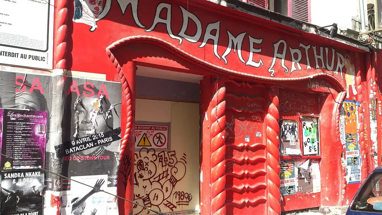The red façade of the Madame Arthur cabaret in Pigalle