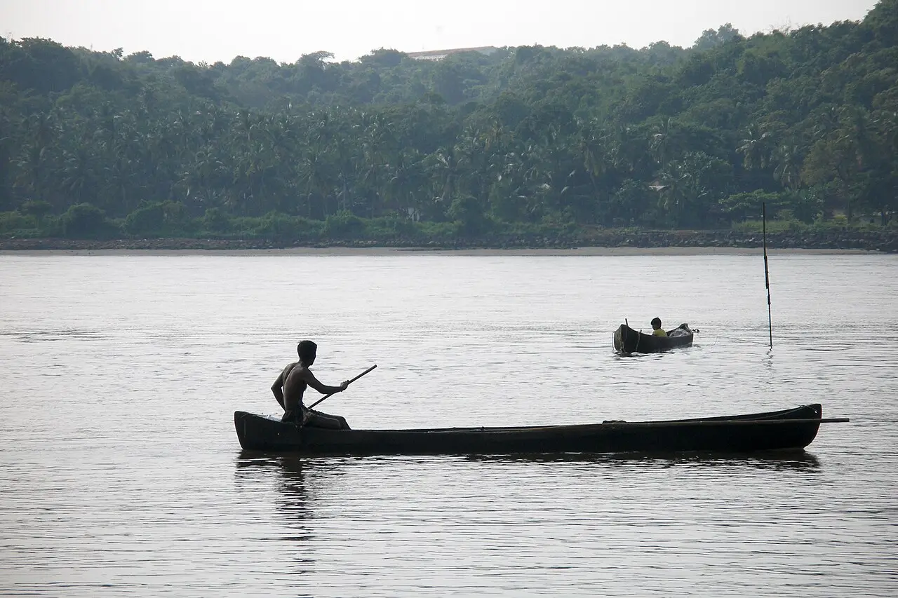 A fishing canoe on the Mandovi river
