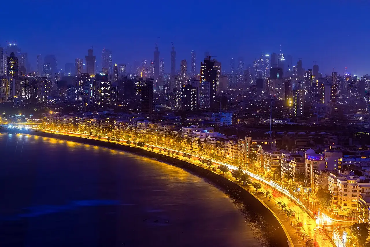 Marine Drive's Queen's Necklace at night