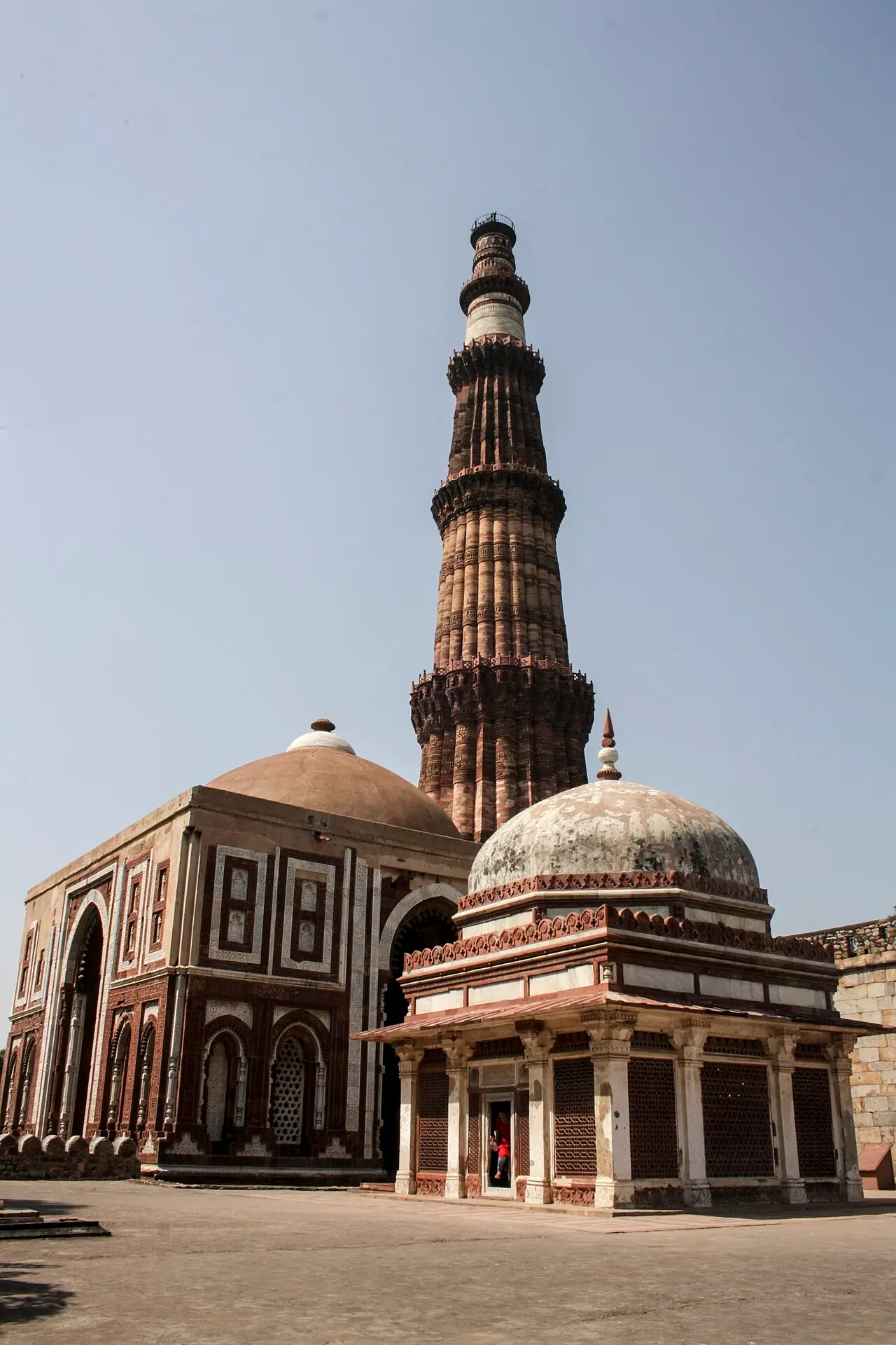 The Qutub Minar towering over the ruins