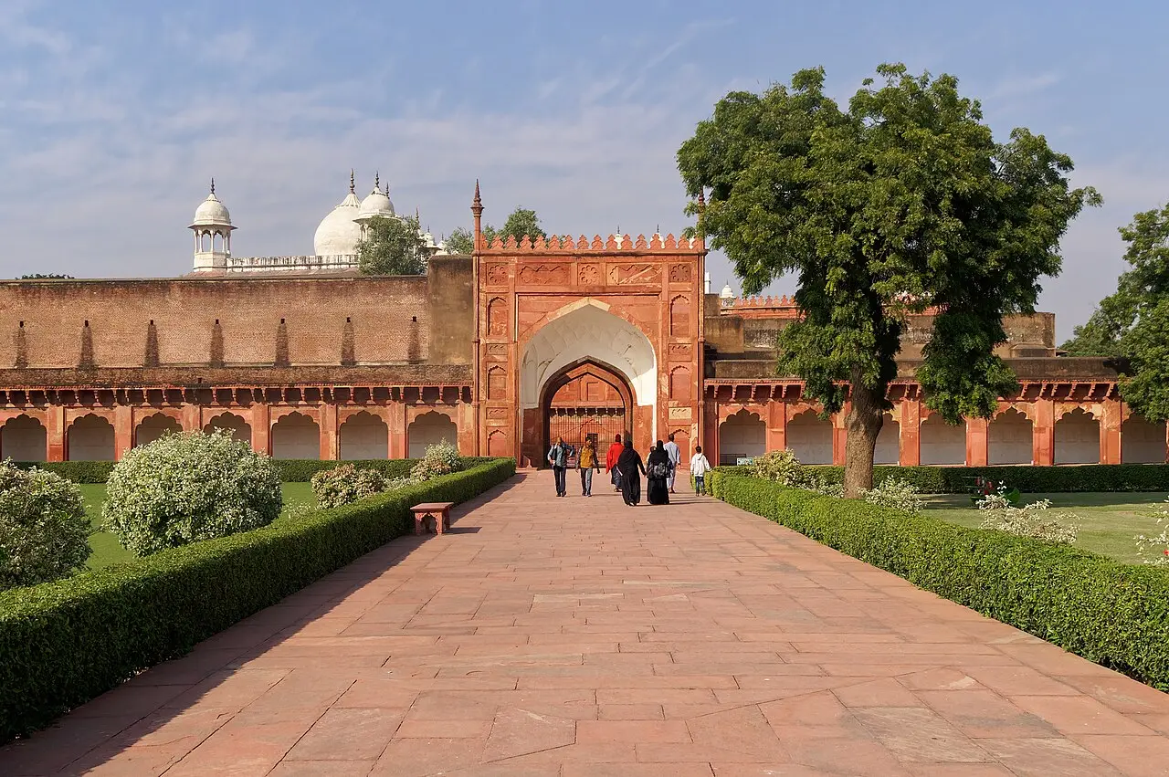 The red-sandstone gate of Agra Fort