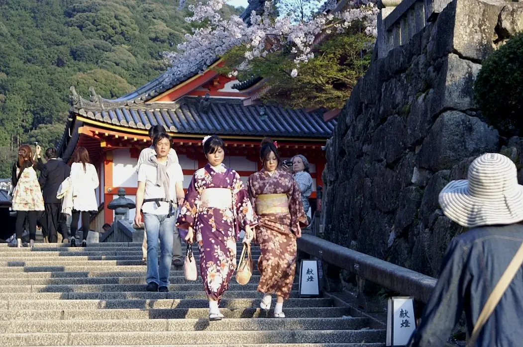 Visitors in kimono on the steps of Kiyomizu-dera