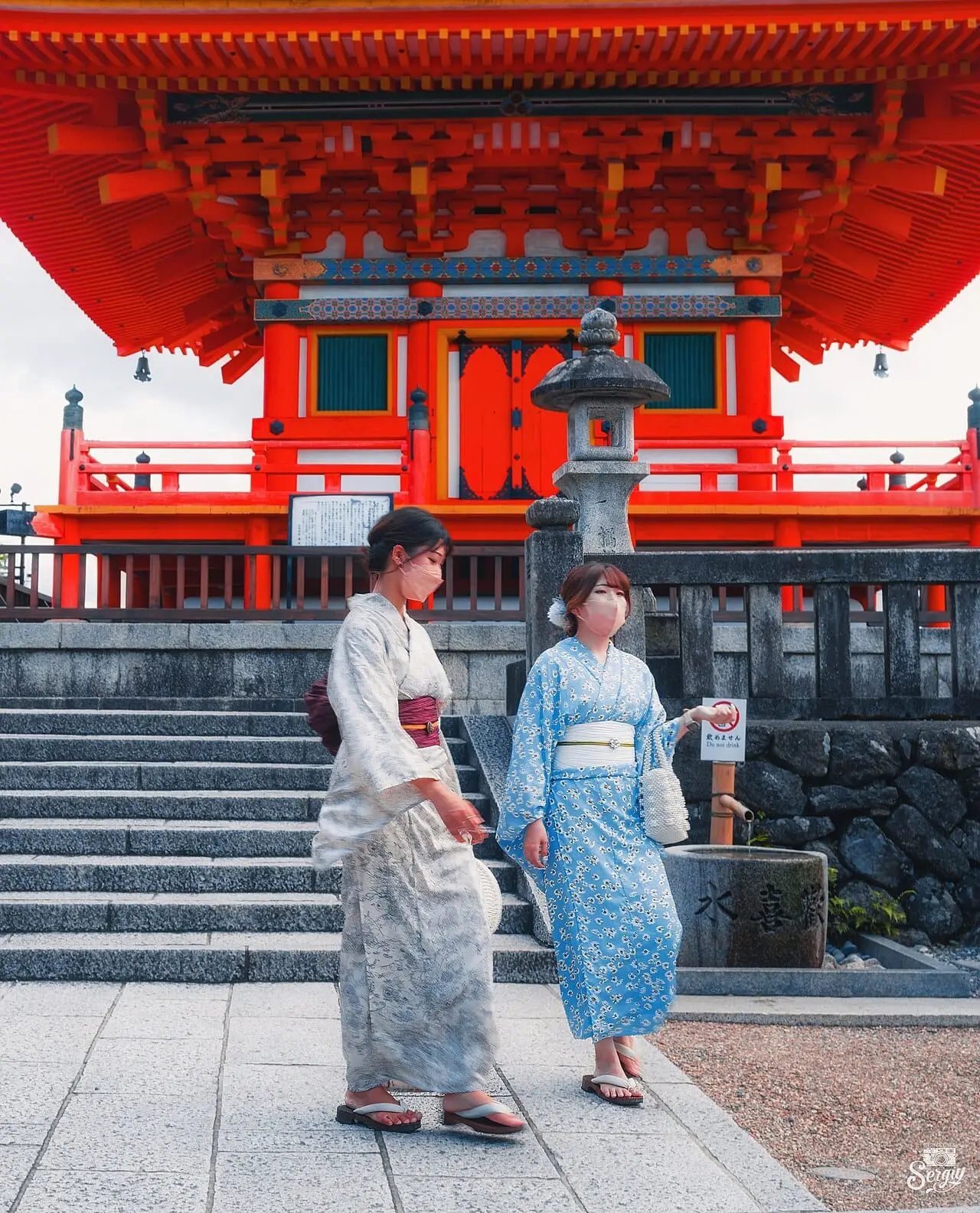 Two women in kimono near a pagoda at Kiyomizu-dera