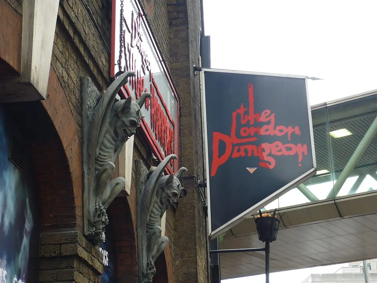 The London Dungeon sign