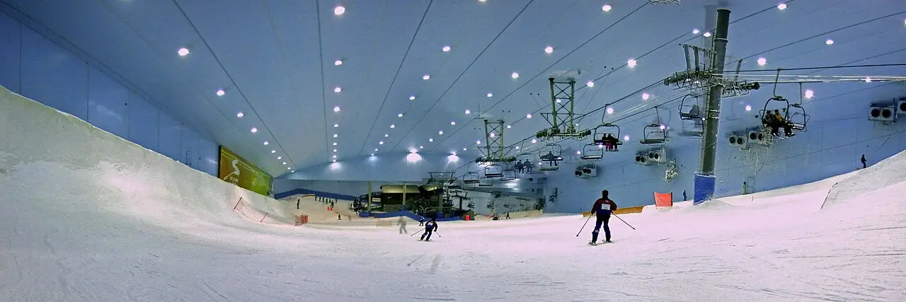Skiers and the chairlift inside Ski Dubai