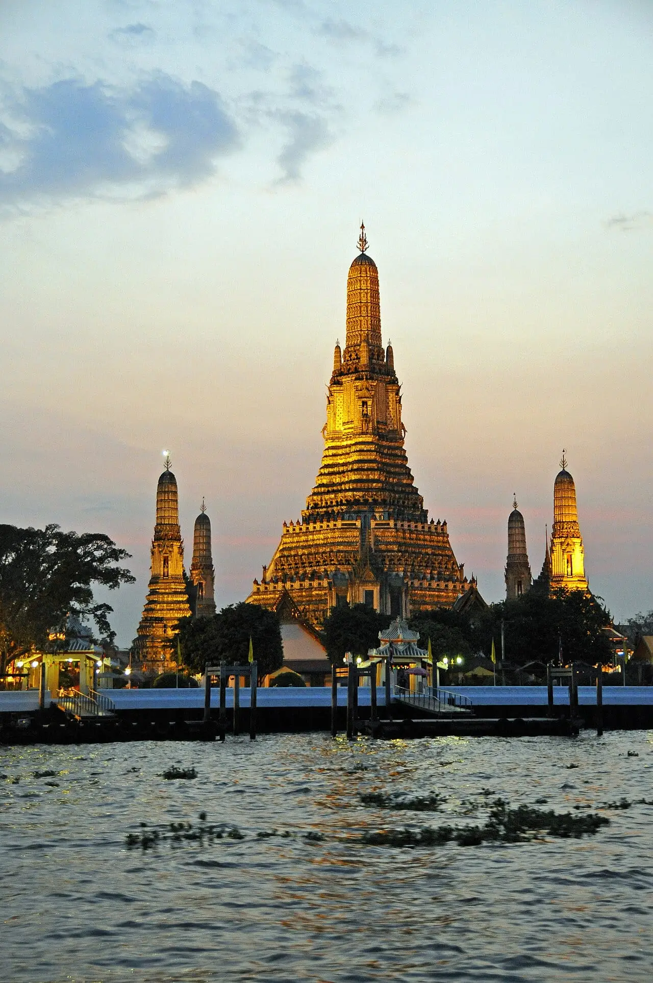 Wat Arun, the Temple of Dawn, at dusk