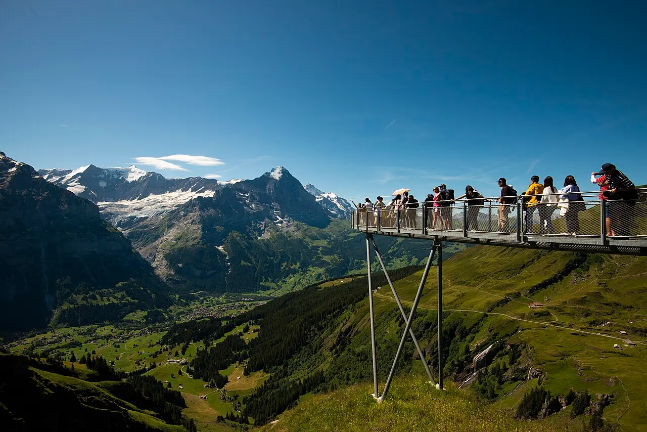 The First Cliff Walk hanging off the mountain above Grindelwald