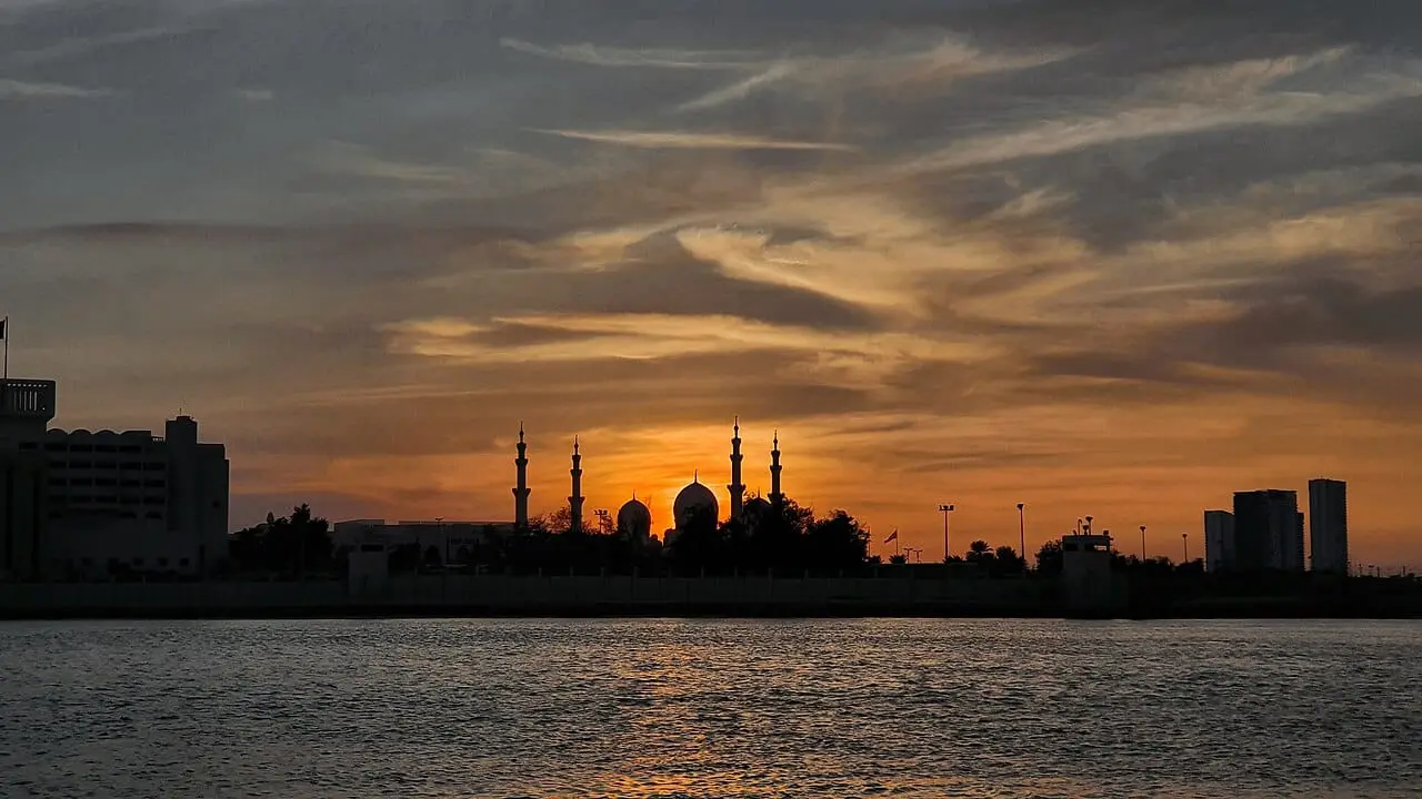 The Sheikh Zayed Grand Mosque at sunset
