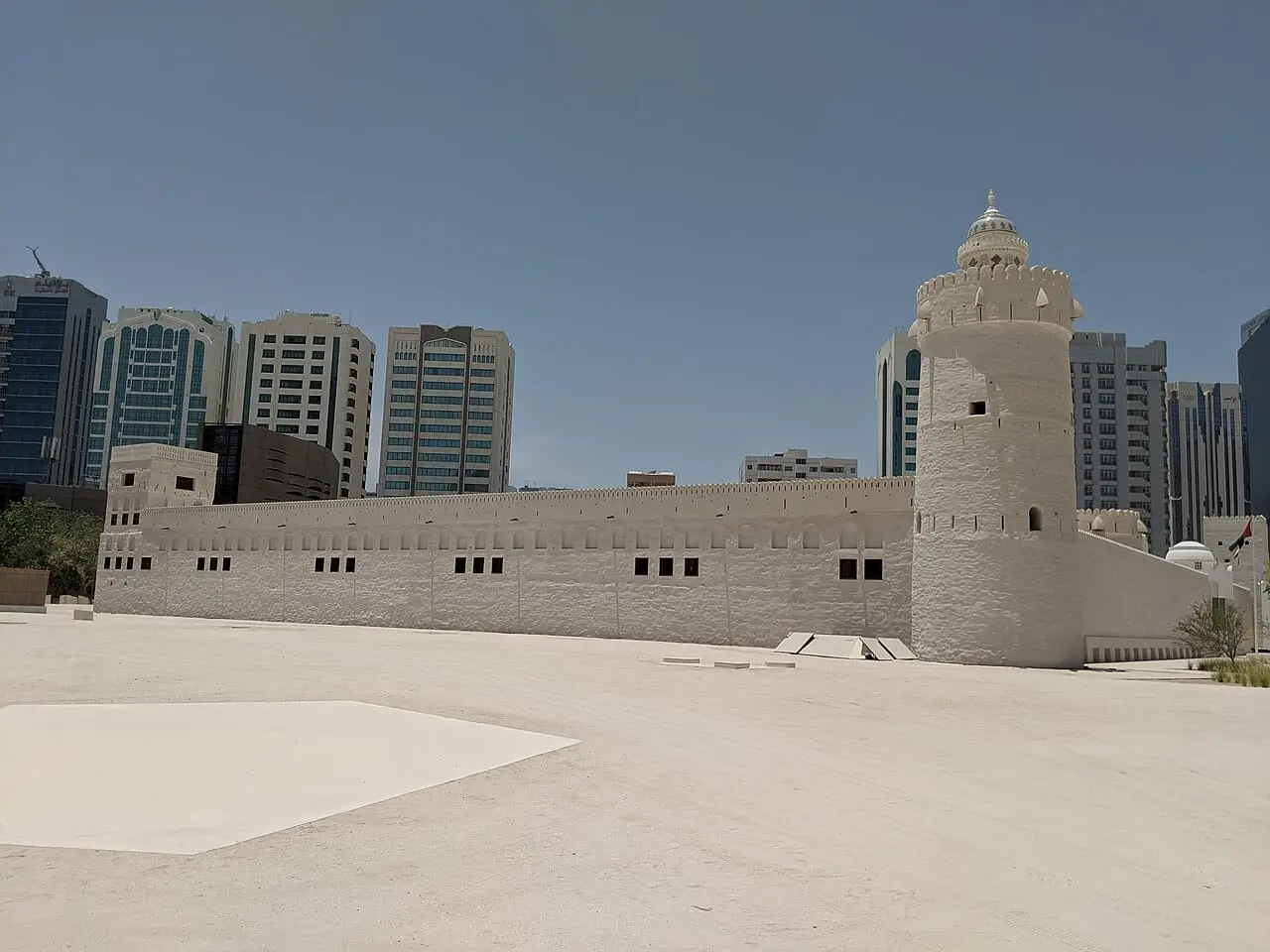 The walls and tower of Qasr Al Hosn