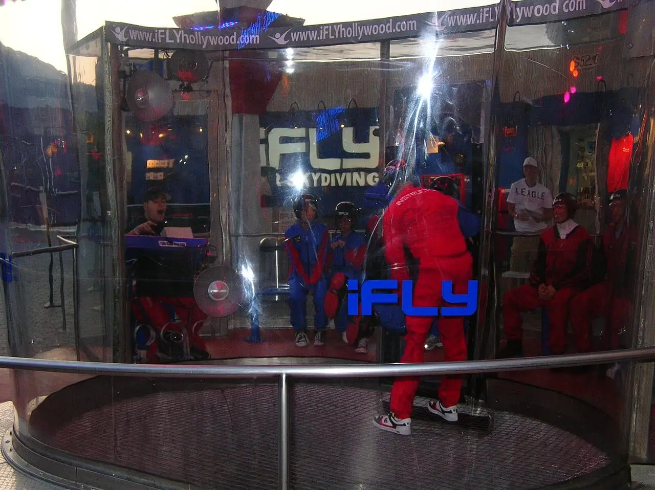 Flyers in the vertical wind tunnel