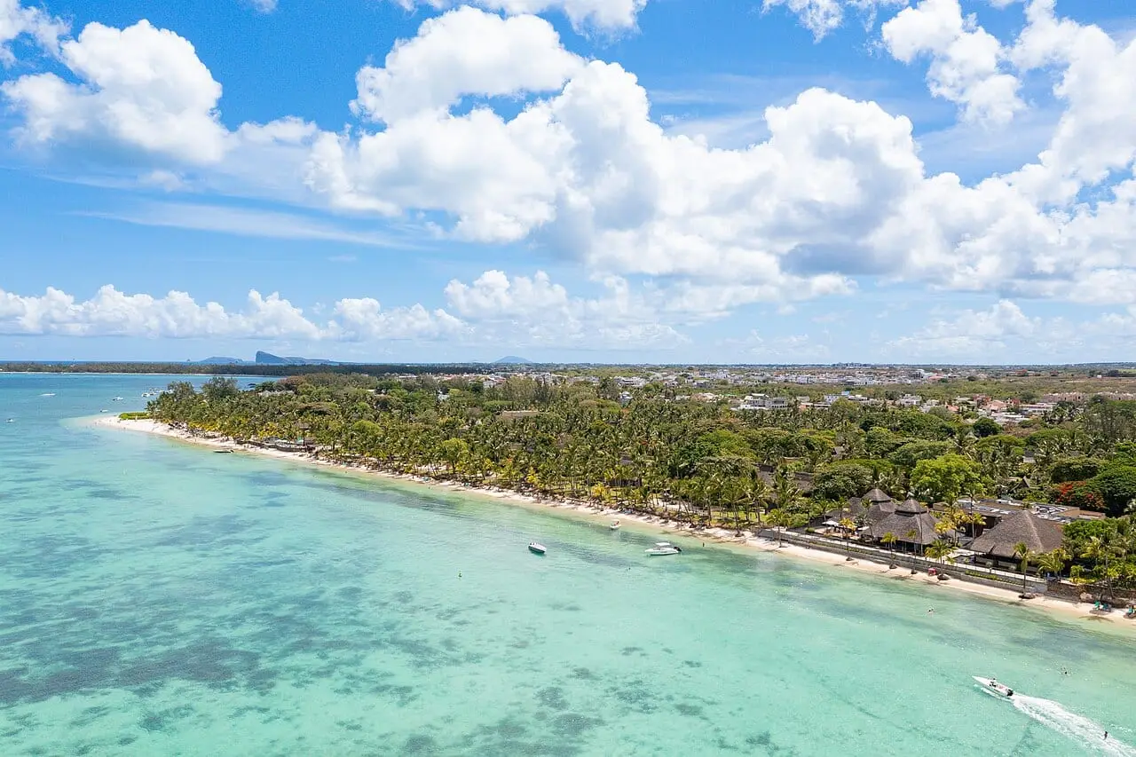 The turquoise lagoon at Trou aux Biches beach
